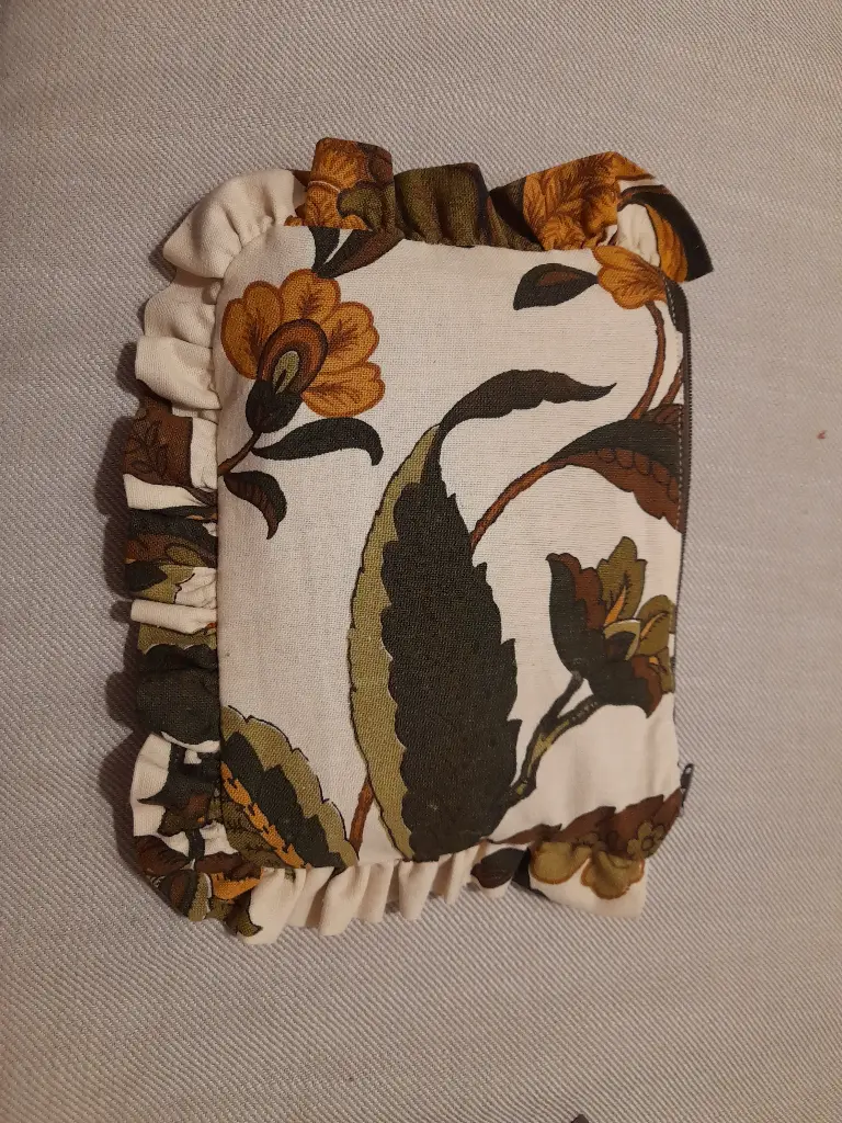 Pochette à froufrous